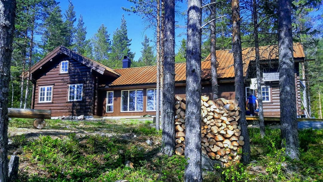 dnt-hytte-restaurert-med-tjaeralin